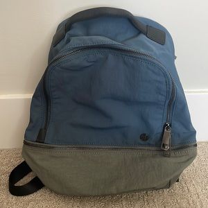 On the move lululemon 11 L backpack - brand new - no tags